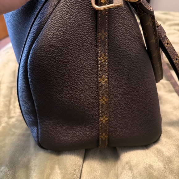Louis Vuitton Express MM - Picture 8 of 10